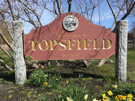 Topsfield is a suburb of Boston with a population of 6,532. Topsfield is in Essex County and is one of the best places to live in Massachusetts. Living in Topsfield offers residents a rural feel and most residents own their homes. In Topsfield there are a lot of parks. Many retirees live in Topsfield and residents tend to lean liberal.. 