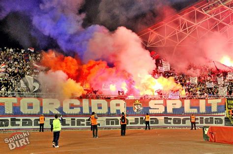 Torcida split.  Torcida Split Founded in 1950 The History of Torcida Founded in Oct...