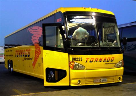 Tornado autobuses. Los autobuses Tornado ofrecen comodidad y seguridad a los clientes. Los autobuses están equipados con pantallas, WIFI, baño, cinturón de seguridad, salidas de emergencia y aire acondicionado integrado. Rutas de Tornado Bus Company. … 