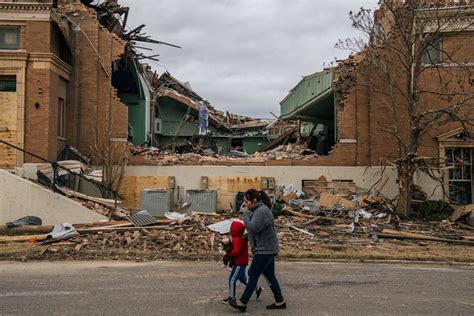 BOWLING GREEN, Ky. (WBKO) - The City of Bowling Green has released a book telling the story about the Dec. 11, 2021 tornadoes and recovery after. “We decided to tell our story in a book now .... 