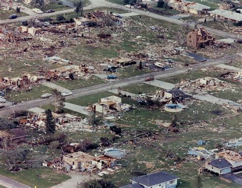 Tornado in plainfield illinois. Latta was mayor of Plainfield in 1990 when an F-5 tornado ripped through her town, then moved into Crest Hill and Joliet. When it was done, the twister left behind … 