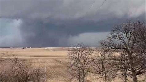Tornadoes kill at least 21 across Midwest and South