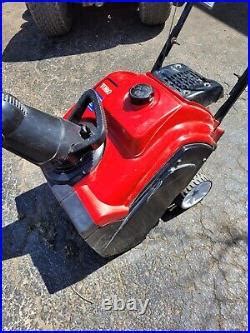 A snowblower can begin leaking gas from the carburetor bowl gasket, carburetor float, float needle, fuel lines, fuel tank, fuel shut-off valve, fuel filter, fuel pump, gas cap, or primer bulb. Always work in a well-ventilated area. Fumes from a fuel leak are harmful. Refer to your owner’s manual for all safety precautions to avoid injury .... 