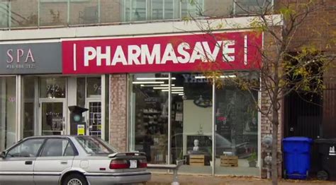 Toronto pharmacist ending vaccination program over supply issues