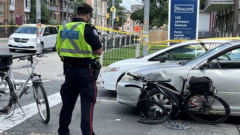 Toronto police officer struck in hit-and-run in King Street West and Jameson Avenue area