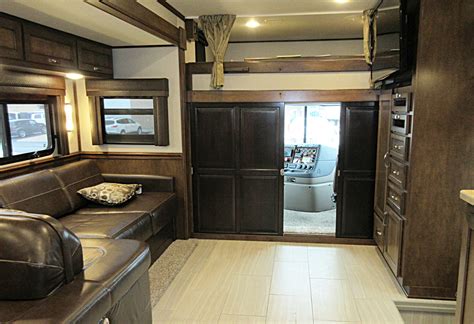 WILDSIDE MOTORHOME/TOTERHOME OPTIONS Air Conditioning Basement air - dual compressor heat pump. Roof mount 15k BTU: - Ducted with remote thermostat. 