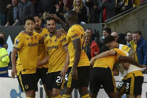 Tottenham allows stoppage-time goals in 2-1 loss to Wolverhampton in Premier League
