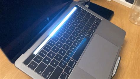 I have a 2019 Macbook Pro 13 inch, and the touch bar flashes and flickers, usually shortly after awaking from sleep. This phenomenon persists even after fact.... 