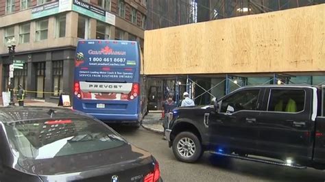 Tour bus crashes into scaffolding in downtown Boston 