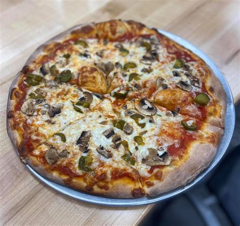 Tov pizza. 4.6 – 499 reviews $ • Pizza restaurant Unassuming kosher joint offering pizza & many sides, plus Italian & Mediterranean comfort classics. ️ Dine-in ️ … 