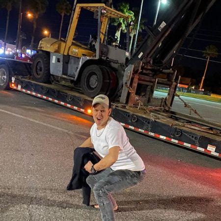 Tow truck jessica middlebrook. Jessica Tara Middlebrook is a famous and wealthy TikTok Star. She was born on February 5, 1985, in the United States. She became famous for.... 