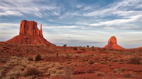 Towering Monument Valley buttes display sunset spectacle