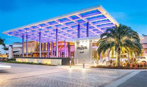Town center mall in boca. Not too crowded and everyone was masked for virus protection. Staff is excited with new larger facility and eager to accommodate requests. This is a major addition to Boca and Town Center Mall. Wide variety of offerings in a most attractive and comfortable space. Good wine offerings are a bonus one stop shopping trip. Parking is … 