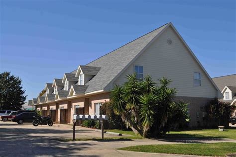 Townhomes for rent lafayette la. Monthly Rent. $1,160 - $1,870. Bedrooms. 1 - 2 bd. Bathrooms. 1 - 2 ba. Square Feet. 538 - 1,222 sq ft. The Crescent at River Ranch is a beautiful luxury apartment community located Lafayette, Louisiana with a one of a kind setting in the heart of River Ranch. 