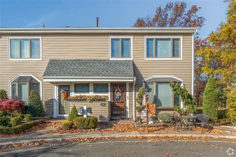 4 beds 3.5 baths 1,679 sq ft 560 sq ft (lot) 406 Ilyssa Way, Staten Island, NY 10312. Listing by Robert DeFalco Realty, Inc. ABOUT THIS HOME. Aspen Knolls, NY home for sale. Welcome to 32 Amanda ct. A cozy spacious end unit Townhome nestled in Aspen Knolls Estates. Unit has 4 bedrooms, 3 baths. .