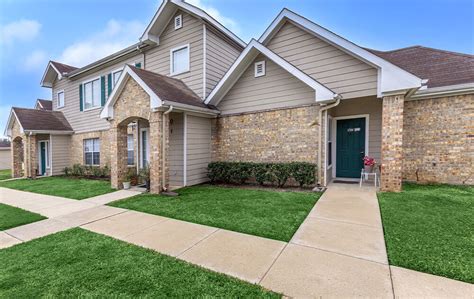 Townhomes katy tx. Elyson townhomes typically run from the high $300s to the high $400s and are built as duplexes. Single-family homes for sale generally list from the mid-$300s all the way up to 5-bedroom luxury homes in the low $900s. Elyson homes for sale are the epitome of classic elegance with modern features. Sizes typically range from 1,300 square feet to ... 