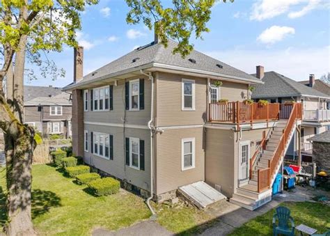 Townhouses for Sale in Waltham - Redfin