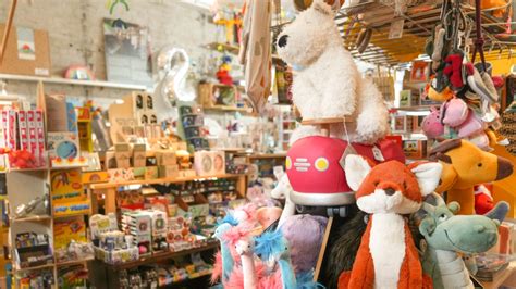 Toy stores struggle as bargain-hunting is the name of the game this holiday season