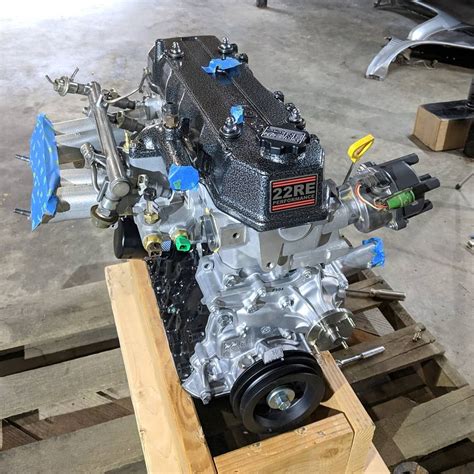 Toyota 22r motor. With both motors, you get 2,366 cc to play with, and 2 valves per cylinder with a 92 mm bore and 89 mm stroke. The compression ratio stands at 9.4:1 for EFi, with earlier 22-RE variants putting out 105 hp and 136 lb-ft of torque. Later models, introduced in 1985, were rated at 113 hp and 140 lb-ft. 