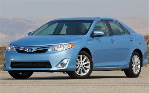 Toyota camry miles per gallon. Buyers will also be able to option all-wheel drive on every single trim of the Camry. We didn’t get any official miles-per-gallon numbers, but the current Camry Hybrid gets 52 miles city and ... 