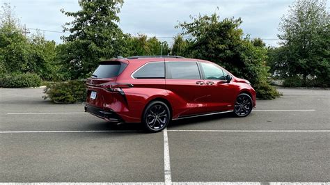 Toyota sienna miles per gallon. Jul 17, 2022 · The 2022 Toyota Sienna returns 36 miles per gallon combined. And the designers did a great job. The 2022 Toyota Sienna is one of if not the coolest looking minivan on the market, depending on how ... 