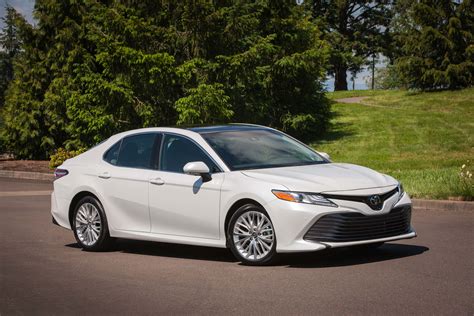 Toyotacamry. The 2019 Toyota Camry offers a choice of three recently revamped powertrains. Most popular is the standard 2.5-liter 4-cylinder boasting 203 horsepower (206 in XSE models) and earning up to 41 mpg ... 