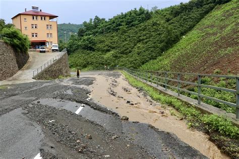 Trabzon'da sağanak hayatı olumsuz etkiledi Internet Haber.