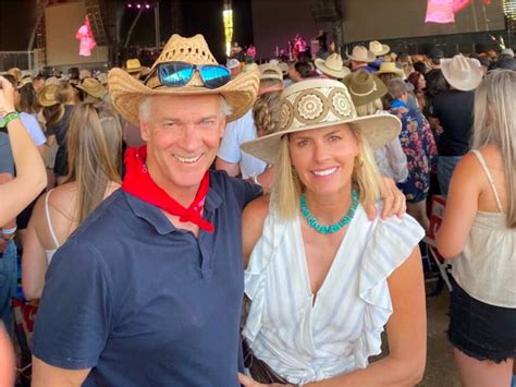 Trace gallagher wife age. Trace Gallagher Age / How Old is He? Gallagher was born on September 10, 1961, in Mammoth Lakes, California, United States. Trace is 62 years old as of 2023. ... Gallagher is happily married to his wife, Tracy Holmes Gallagher, who is described as gorgeous and lovely. Together, ... 