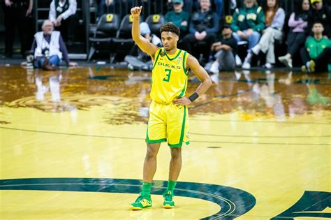 Tracey leads Oregon with 15 points in 92-67 victory over Tennessee State