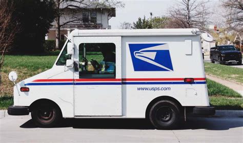 Track usps truck. 11-Nov-2019 ... All USPS services come with free tracking included, and each package and envelope sent with USPS has a unique tracking number printed on the ... 
