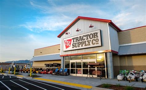 Tractor Supply Hours What Time Does It Open & Close In 2023