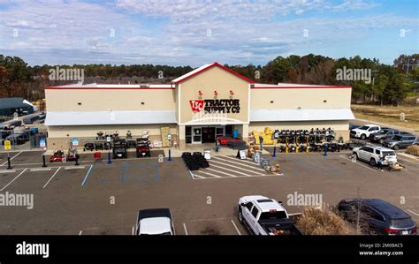 Tractor supply flowood ms. Essential Duties and Responsibilities (Min 5%) Maintain regular and predictable attendance. Work scheduled shifts and have the ability to work varied hours, days, nights, weekends and overtime as dictated by business needs. Team Members are required to perform a combination of the following duties during 95 percent of their … 