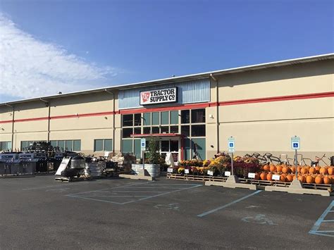 Tractor supply fruitport. Locate store hours, directions, address and phone number for the Tractor Supply Company store in Clewiston, FL. We carry products for lawn and garden, livestock, pet care, equine, and more! 