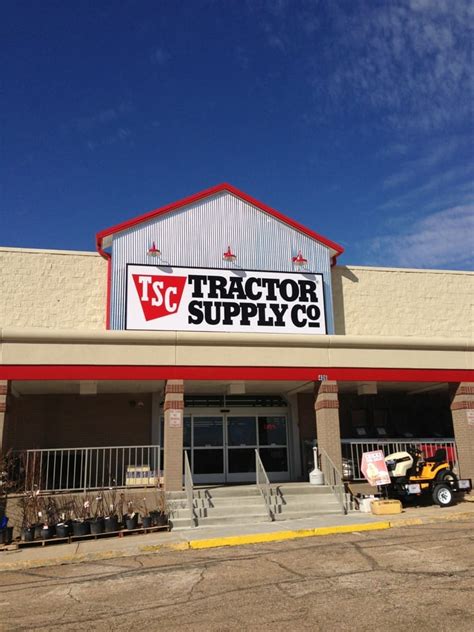 Tractor supply magee ms. Magee, MS Dogs are welcome inside Tractor Supply Co., a dog-friendly rural lifestyle retail chain with a location in Magee, MS. Fido should be leashed while… Full details & more 