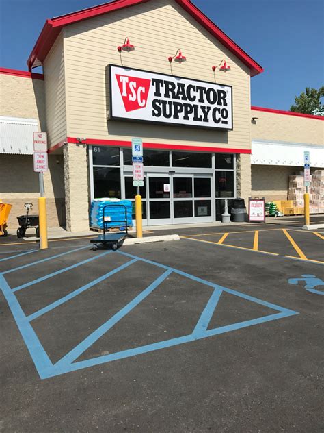 Tractor supply middletown. Sat 8:00 AM - 9:00 PM. (732) 671-7770. https://www.tractorsupply.com. From the website: Tractor Supply Co. is the source for farm supplies, pet and animal feed and supplies, clothing, tools, fencing, and so much more. Buy online and pick up in store is available at most locations. 