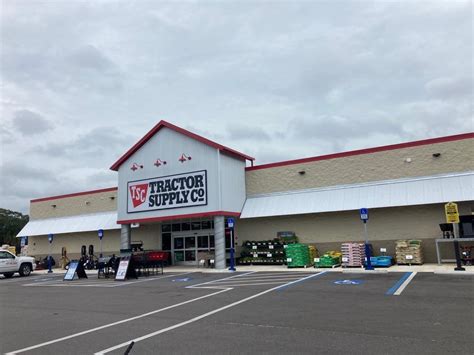 The Subject Property boasts a highly attractive infill Tampa MSA market location, and the closest. Tractor Supply retail store to downtown Tampa. With immediate access to State Highway 574. (42,364 VPD) the property has strong market exposure within a dense retail corridor. PROMINENT LOCATION JUST 11 MILES EAST OF DOWNTOWN TAMPA.. 