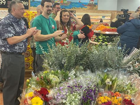 Trader Joe’s Mentor opening draws pre-dawn crowd - News-Herald