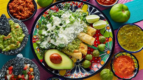Una variedad de alimentos mexicanos acompañan cada 