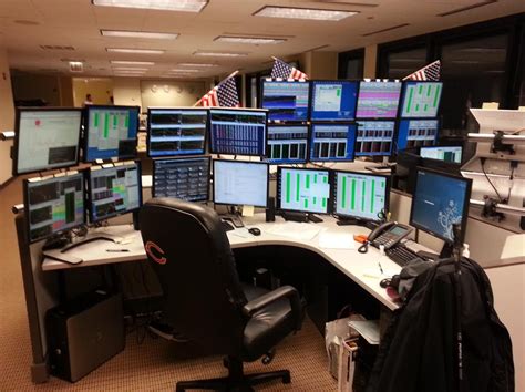 22 thg 9, 2020 ... Traditional Desk vs Trading Desk. So what's the difference between a regular work desk and a stock trading desk setup anyway? The main ...