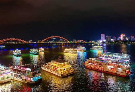 Traditional dance on Han River sightseeing cruise in Da Nang City