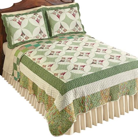 Traditional wedding quilt patterns free.  Perfect for creating heirloom quilts that sy...