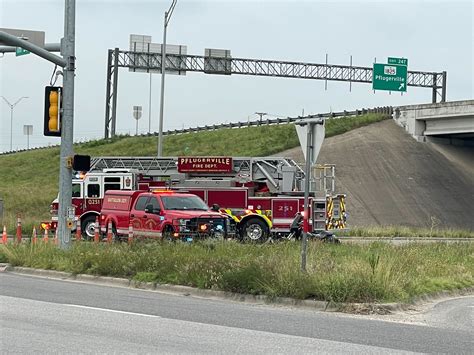 Traffic Alert: Portion of I-35 shut down after semi hits bridge