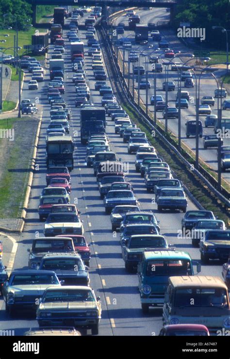 Traffic on the long island expressway. The closure, which includes all lanes of the Long Island Expressway, is to facilitate a new traffic pattern, officials said. For two nights starting on Monday, July 24, both directions of the LIE ... 