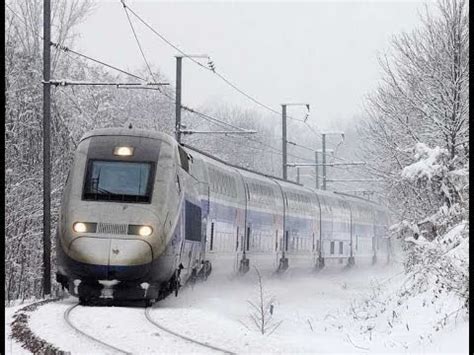 Trains et TGV dans la neige - YouTube