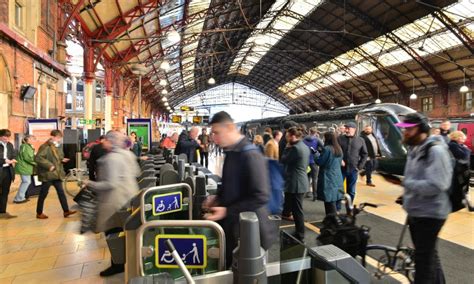 Trains from University (Birmingham) to Bristol Temple Meads