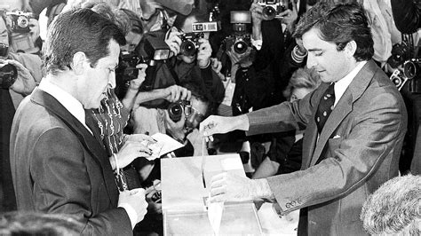 Una transición a la democracia en México, forjada en más de 40 años. El proceso se ha realizado a través de ocho reformas electorales federales concretadas en 1977, 1986, 1989-1990, 1993 .... 