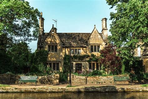 Transportation cotswolds.  Discover how to navigate the Cotswolds effortle...