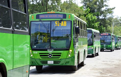 Transporte público. Transporte público en CDMX: El Metrobús. La red de Metrobús es un sistema de buses de tránsito rápido que comenzó a operar en 2006 y tiene la gran ventaja de que muchas de sus estaciones se encuentran … 