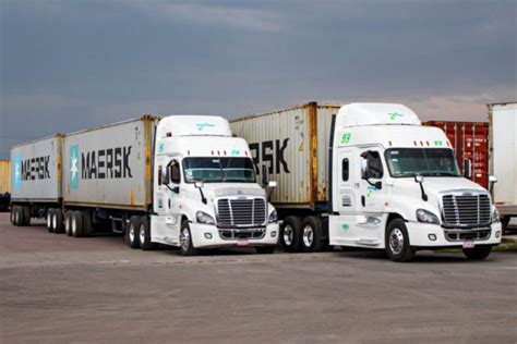 Transportes de trailers.  En Transportes de Trailers Toluca, llevamos a cab...