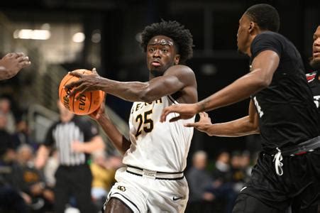 Traore’s 30 lead Long Beach State over Cal Poly 89-82